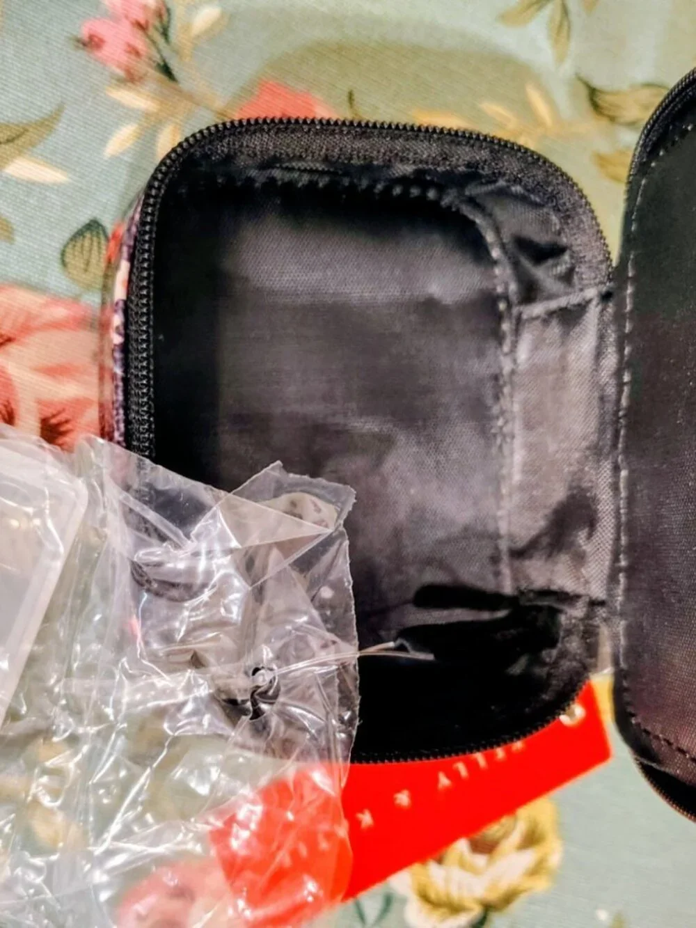 Kelly & Katie NWT Travel Pill Case Floral Zip